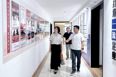 台州市商务局领导莅临进出口公司考察指导