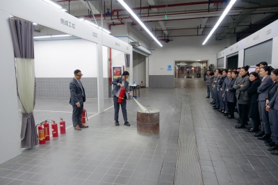 城西德奥组织开展消防安全培训及疏散逃生演练